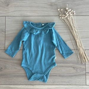Mori Ribbed Frill Collar Bodysuit - blue